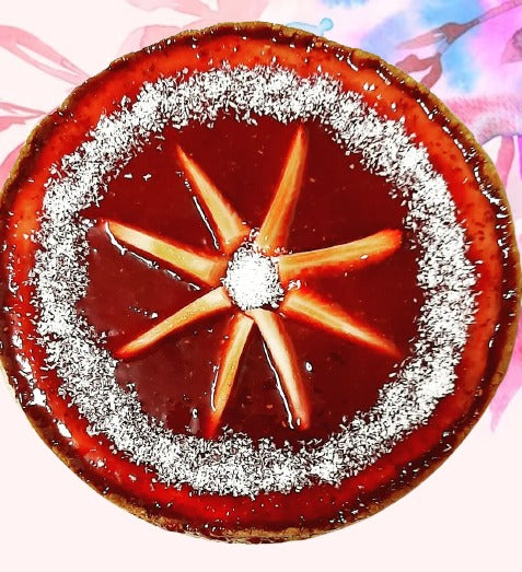 Sumérgete en la indulgencia celestial de nuestra Cheescake de fruta de ZAK Mallorca.  Experimenta la fusión equilibrada de suavidad cremosa y la explosión refrescante de fresas, creando una experiencia divina para tu paladar.